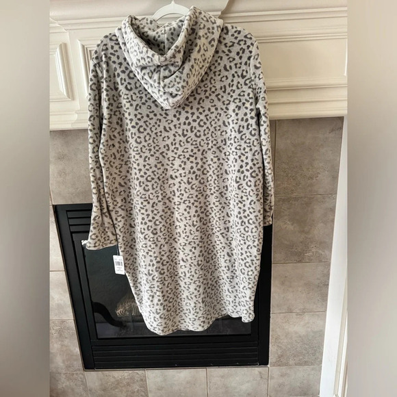32 DEGREES Heat Women's Hooded Cozy Plush Sleep Lounger S/M Leopard Grey NWT - Picture 2 of 7